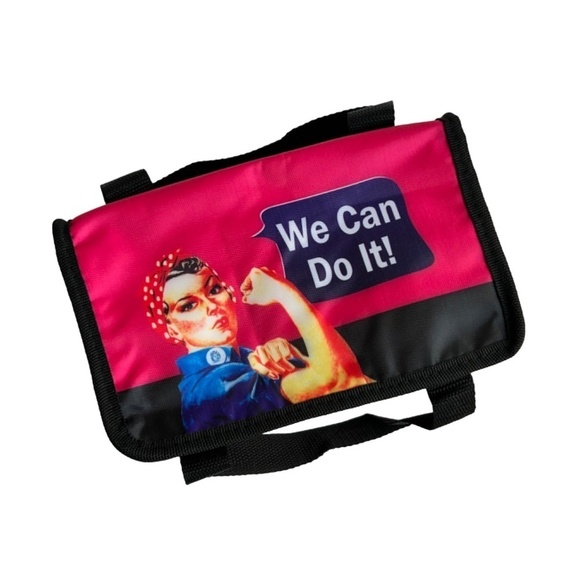 NWT Rosie The Riveter InsulatedLunch Bag  with the 1940s slogan "We Can Do It" - Picture 1 of 13